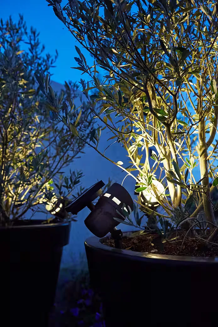 LUXFORM Gartenstrahler Solar Hybrid Erdspiessleuchte Montana